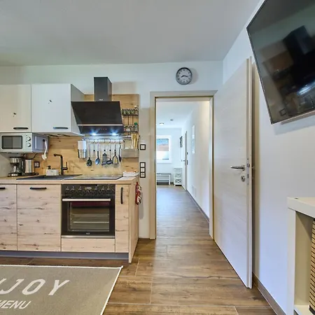 Haus Joan - *