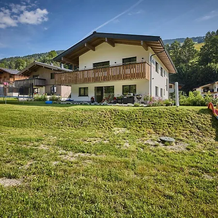 Haus Joan - *